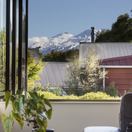 Visit Manuka Lodge 