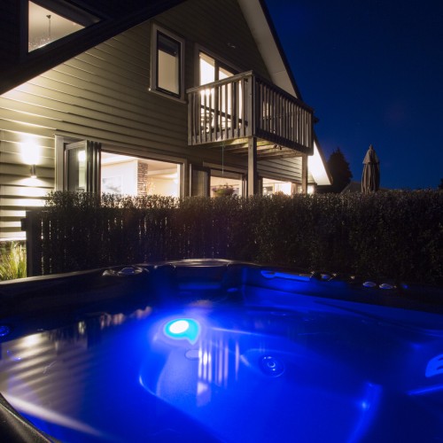 Visit Manuka Lodge 